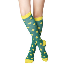 Профессиональные антифрикционные дешевые футбольные носки с зеленым цветом